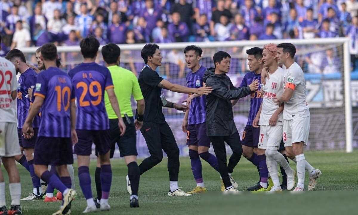 柔道友谊赛焦点战：江畔雄狮队逆转粤西雷豹队，客场强势带走胜利。赛后更衣室沸腾-爱游戏官网主页