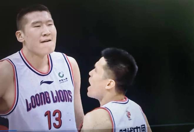 柔道友谊赛焦点战：江畔雄狮队逆转粤西雷豹队，客场强势带走胜利。赛后更衣室沸腾